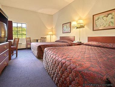 Super 8 Monett Hotel Room photo